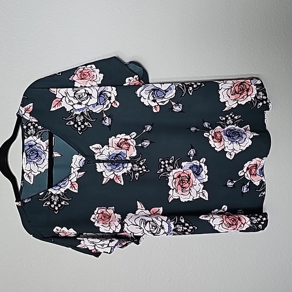 Maurices Popover size 1 short sleeve green floral top - Picture 1 of 7